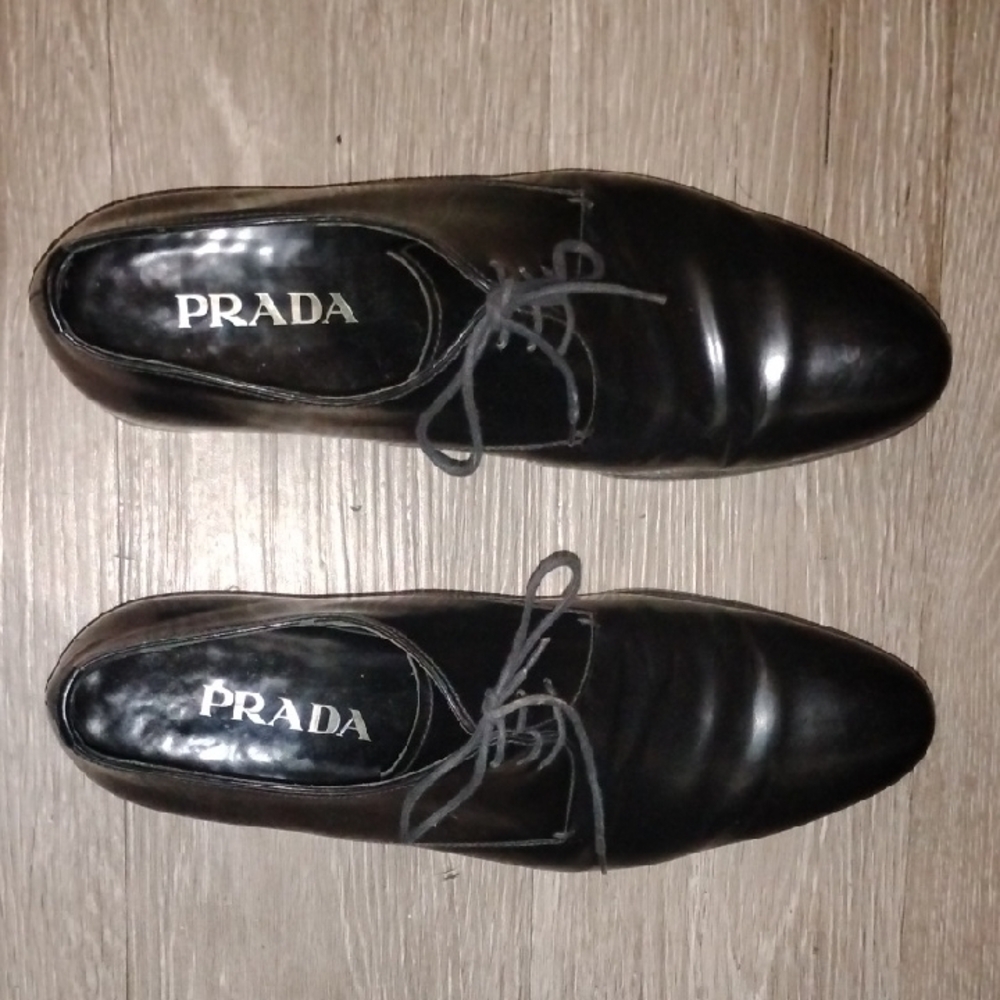 Prada Men's Classic Black Oxfords - Picture 4 of 8